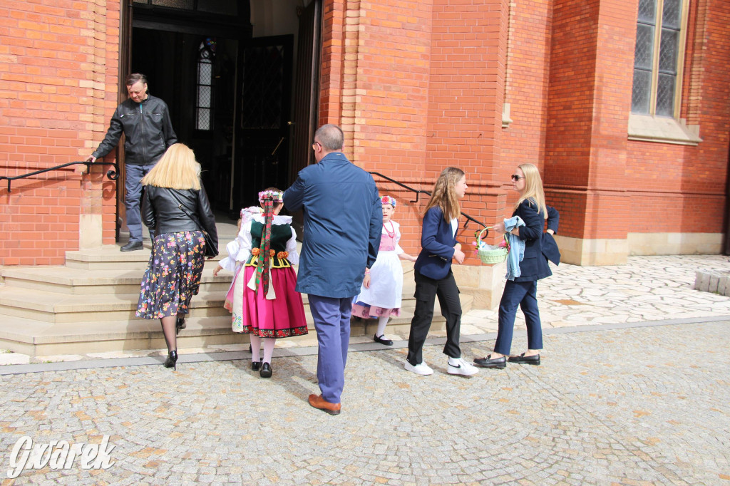 Tak to robi Radzionków. Święcenie pokarmów w śląskich strojach