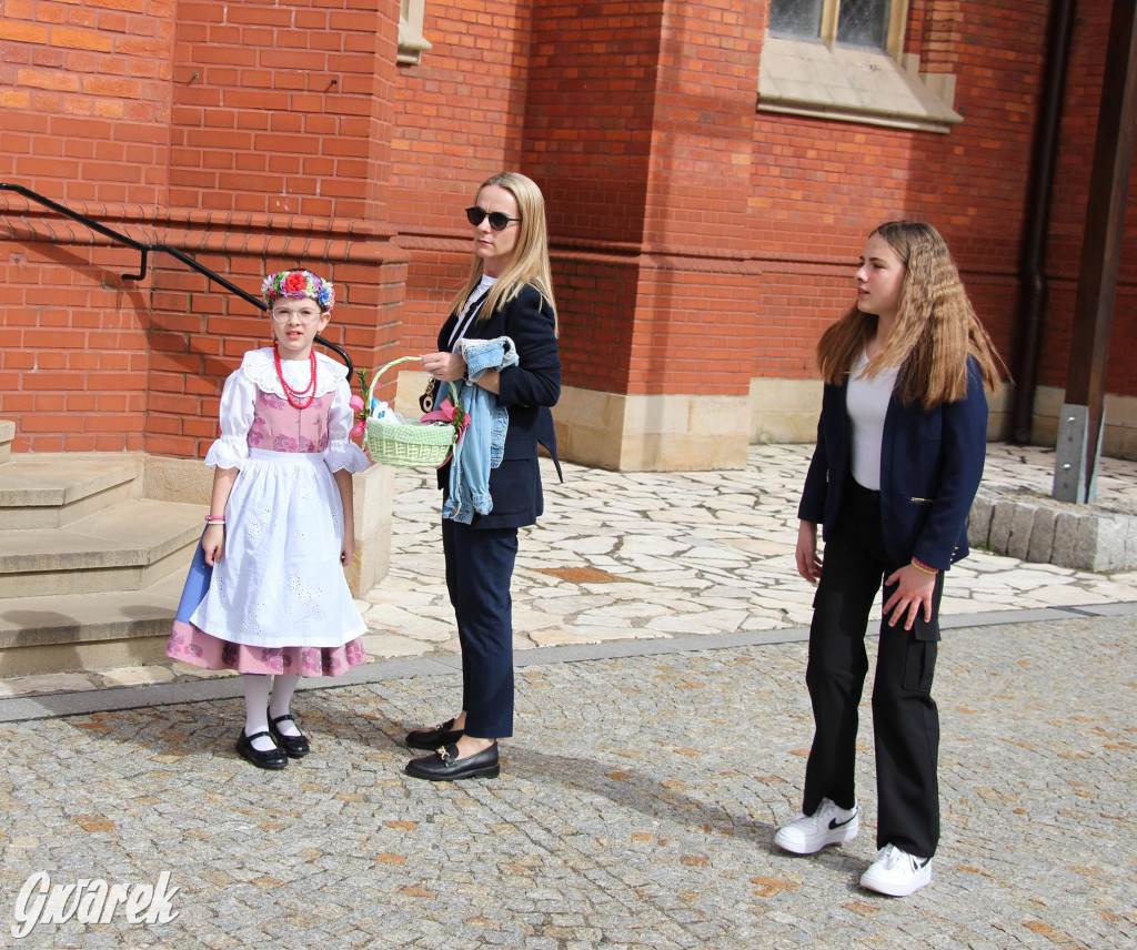 Tak to robi Radzionków. Święcenie pokarmów w śląskich strojach