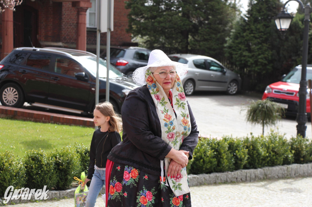 Tak to robi Radzionków. Święcenie pokarmów w śląskich strojach
