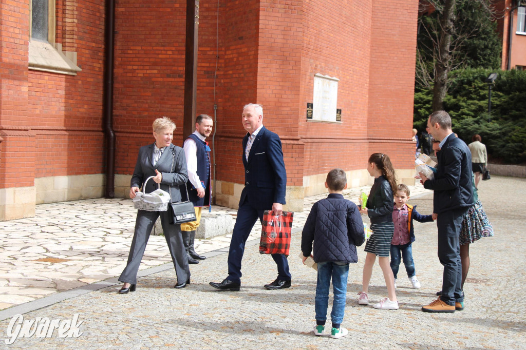 Tak to robi Radzionków. Święcenie pokarmów w śląskich strojach