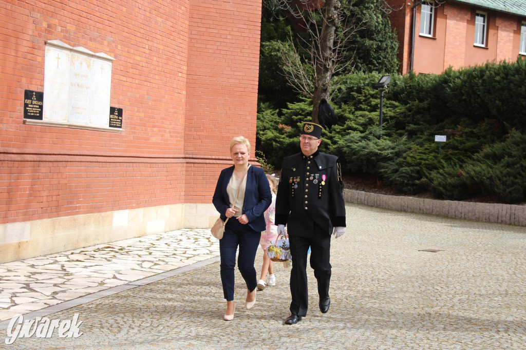 Tak to robi Radzionków. Święcenie pokarmów w śląskich strojach