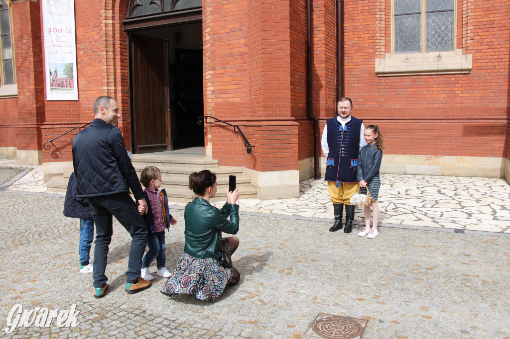 Tak to robi Radzionków. Święcenie pokarmów w śląskich strojach