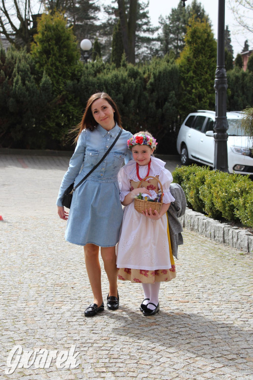 Tak to robi Radzionków. Święcenie pokarmów w śląskich strojach