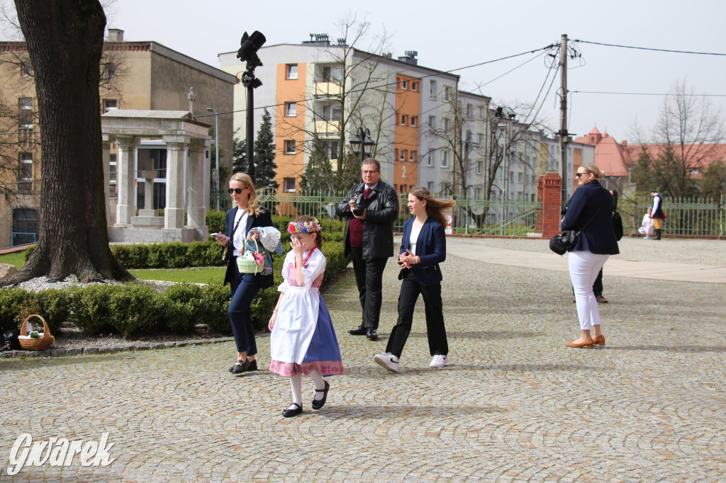Tak to robi Radzionków. Święcenie pokarmów w śląskich strojach