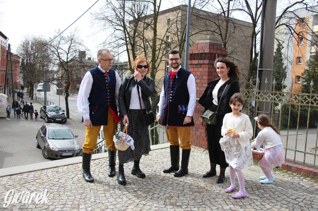 Tak to robi Radzionków. Święcenie pokarmów w śląskich strojach