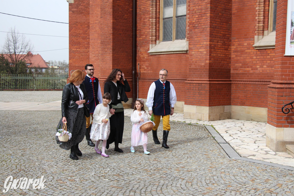 Tak to robi Radzionków. Święcenie pokarmów w śląskich strojach