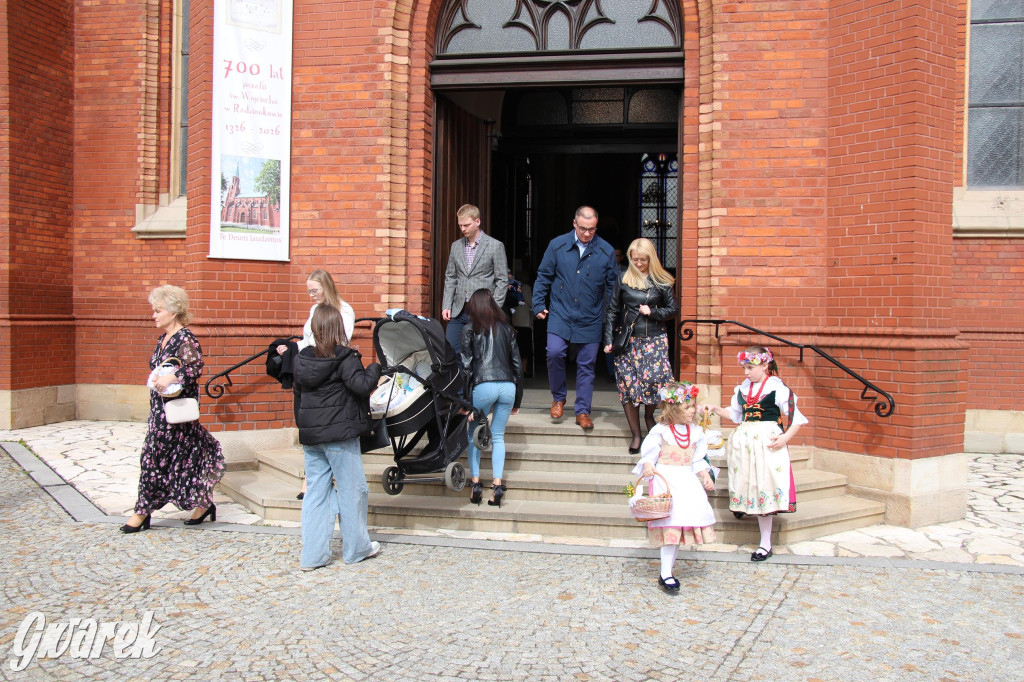 Tak to robi Radzionków. Święcenie pokarmów w śląskich strojach