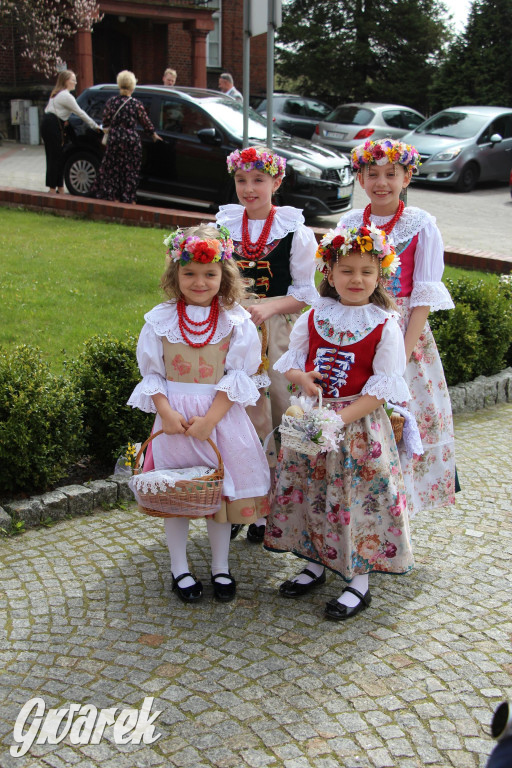 Tak to robi Radzionków. Święcenie pokarmów w śląskich strojach