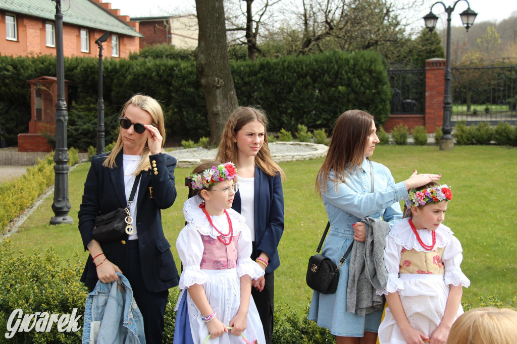 Tak to robi Radzionków. Święcenie pokarmów w śląskich strojach