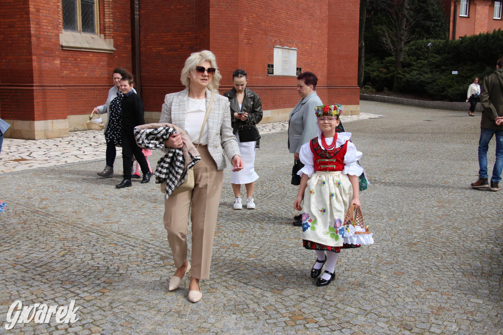 Tak to robi Radzionków. Święcenie pokarmów w śląskich strojach