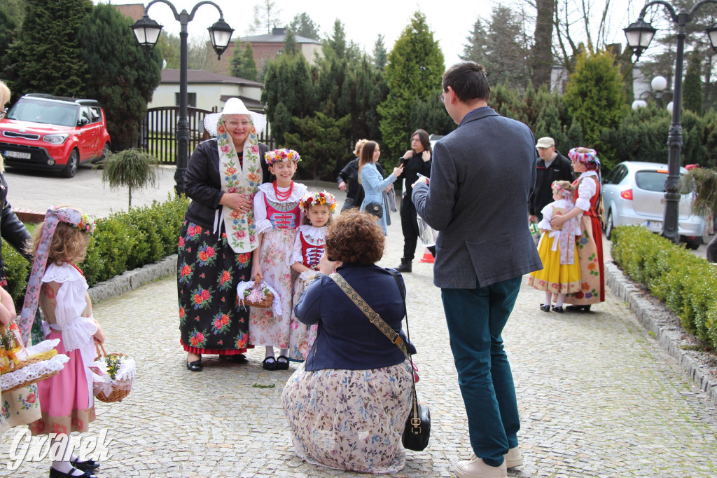 Tak to robi Radzionków. Święcenie pokarmów w śląskich strojach