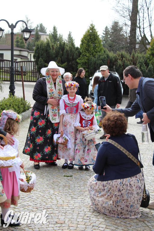 Tak to robi Radzionków. Święcenie pokarmów w śląskich strojach