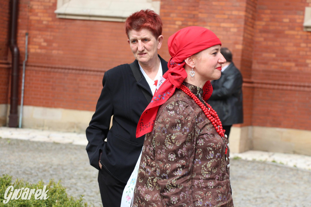 Tak to robi Radzionków. Święcenie pokarmów w śląskich strojach