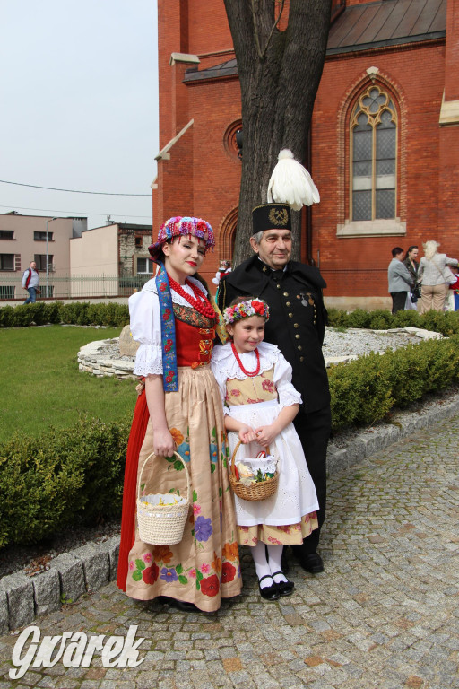 Tak to robi Radzionków. Święcenie pokarmów w śląskich strojach