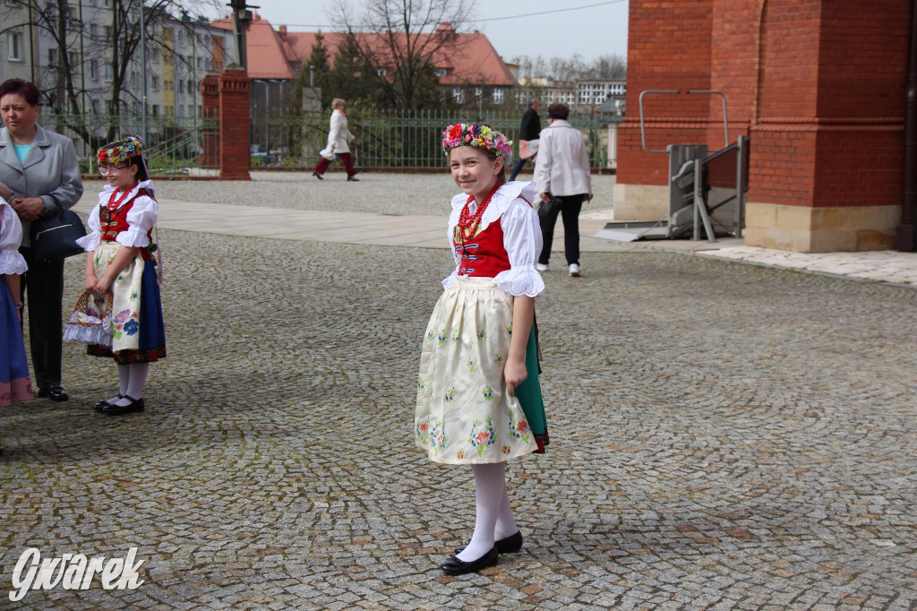 Tak to robi Radzionków. Święcenie pokarmów w śląskich strojach
