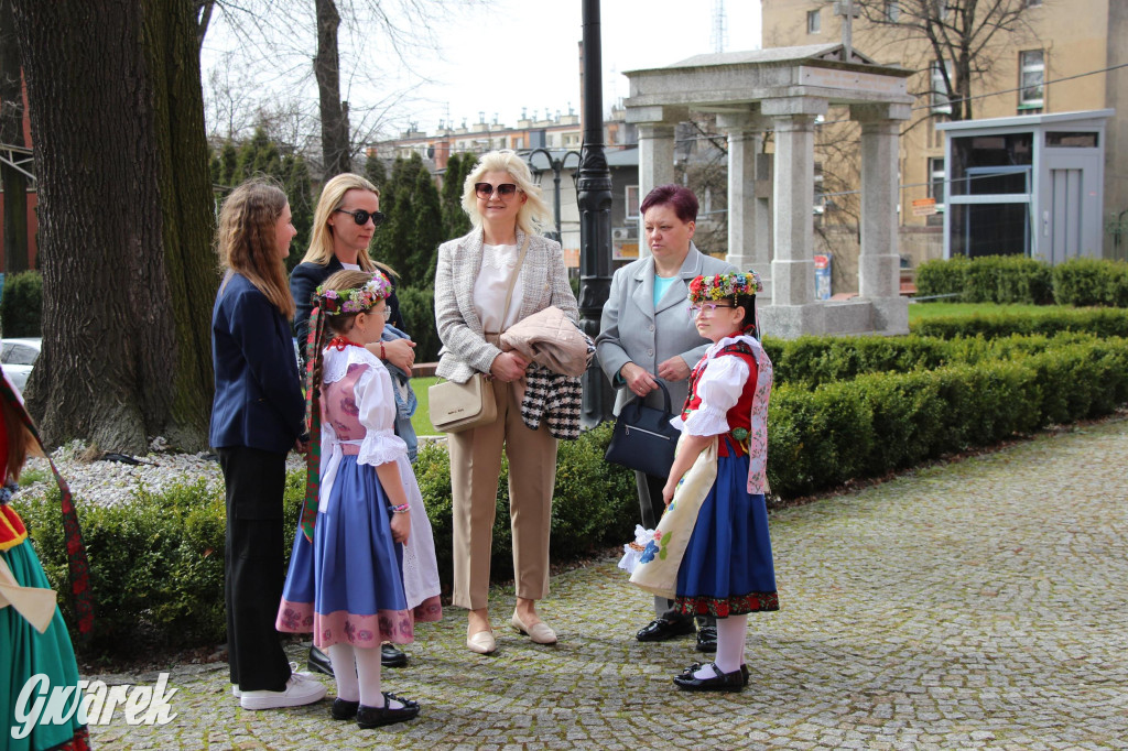 Tak to robi Radzionków. Święcenie pokarmów w śląskich strojach