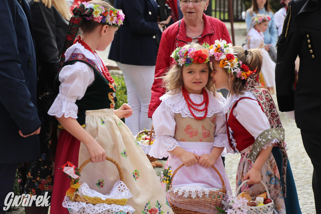 Tak to robi Radzionków. Święcenie pokarmów w śląskich strojach
