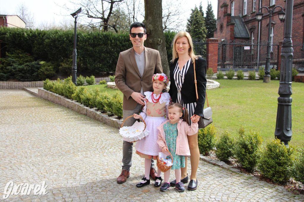 Tak to robi Radzionków. Święcenie pokarmów w śląskich strojach