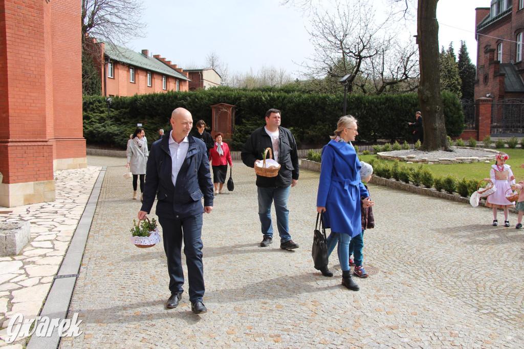 Tak to robi Radzionków. Święcenie pokarmów w śląskich strojach