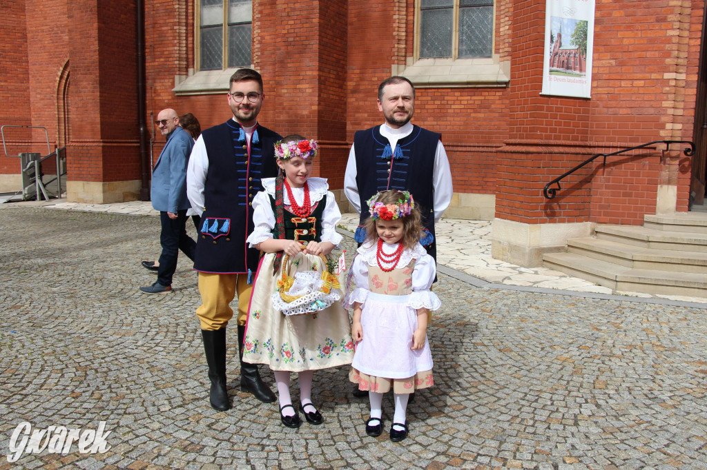 Tak to robi Radzionków. Święcenie pokarmów w śląskich strojach