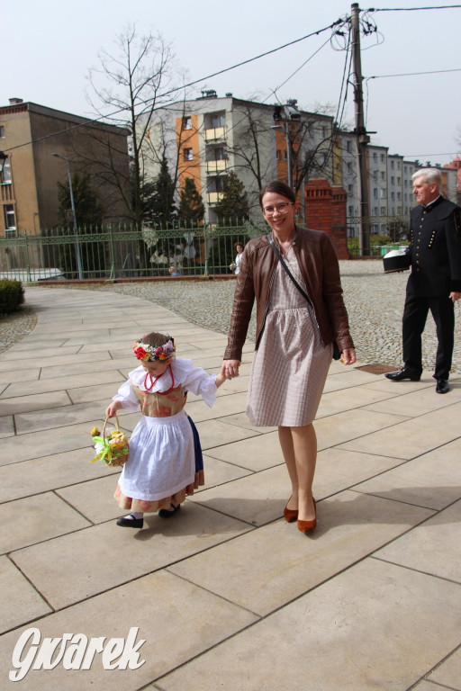 Tak to robi Radzionków. Święcenie pokarmów w śląskich strojach
