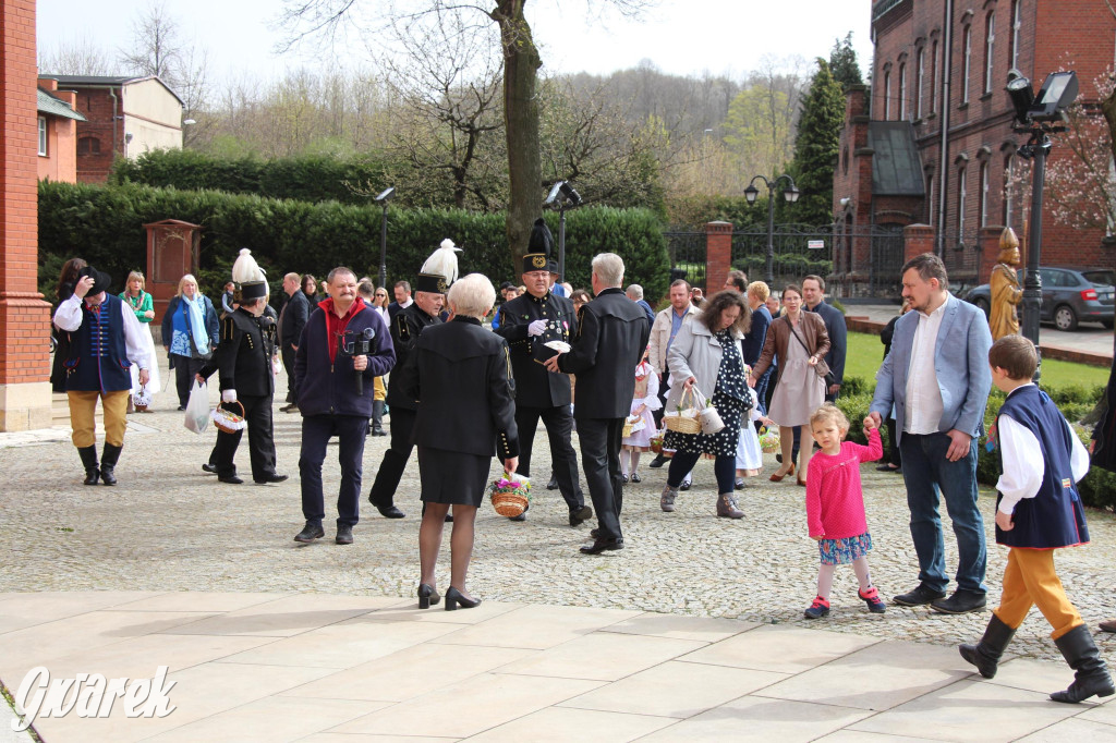 Tak to robi Radzionków. Święcenie pokarmów w śląskich strojach