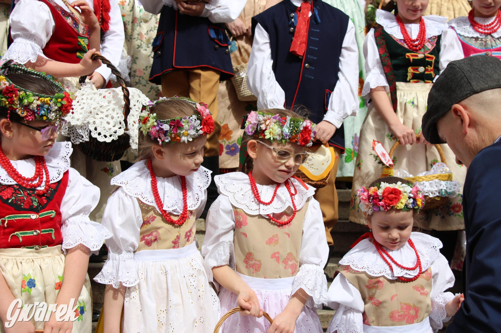 Tak to robi Radzionków. Święcenie pokarmów w śląskich strojach