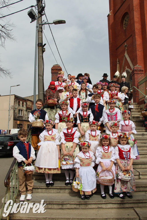 Tak to robi Radzionków. Święcenie pokarmów w śląskich strojach