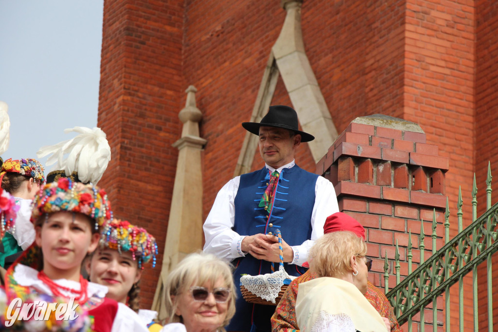 Tak to robi Radzionków. Święcenie pokarmów w śląskich strojach