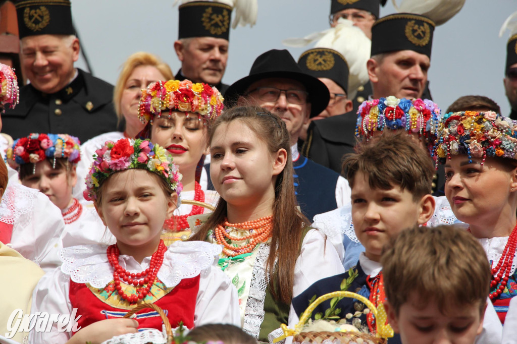 Tak to robi Radzionków. Święcenie pokarmów w śląskich strojach