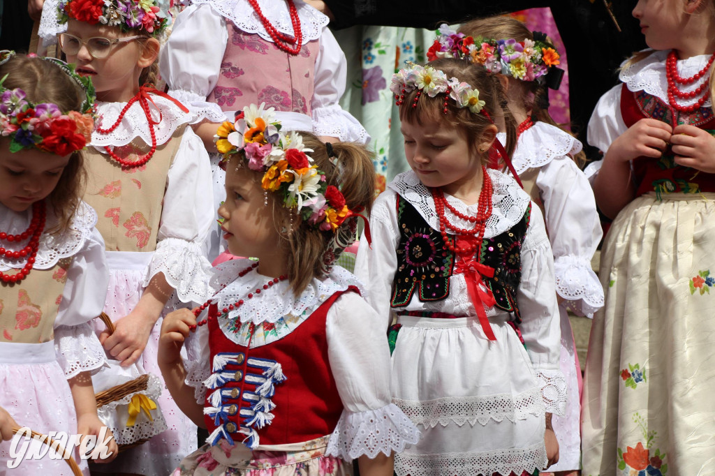 Tak to robi Radzionków. Święcenie pokarmów w śląskich strojach