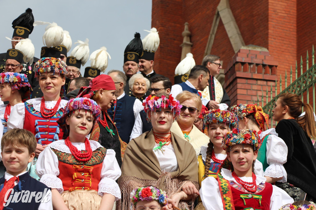 Tak to robi Radzionków. Święcenie pokarmów w śląskich strojach