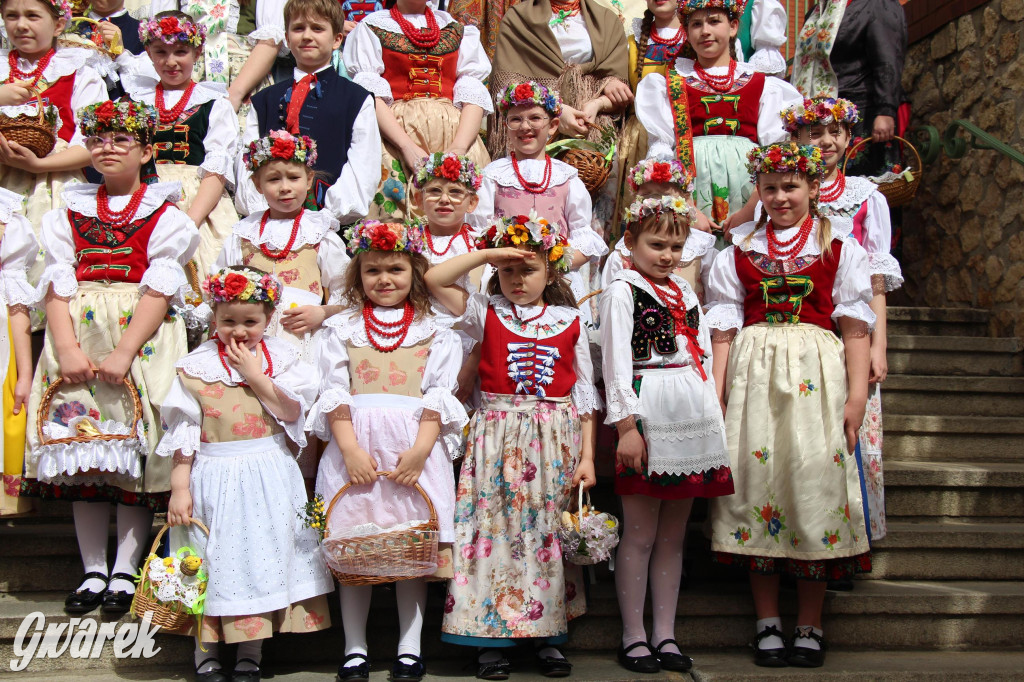 Tak to robi Radzionków. Święcenie pokarmów w śląskich strojach