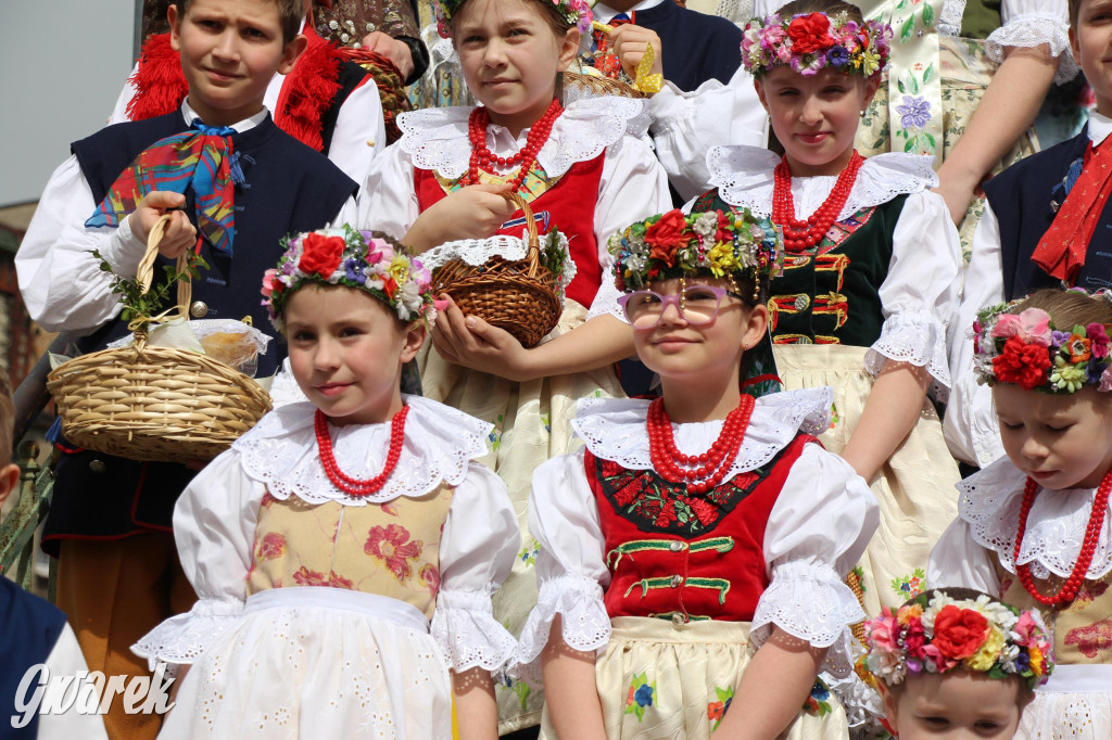 Tak to robi Radzionków. Święcenie pokarmów w śląskich strojach