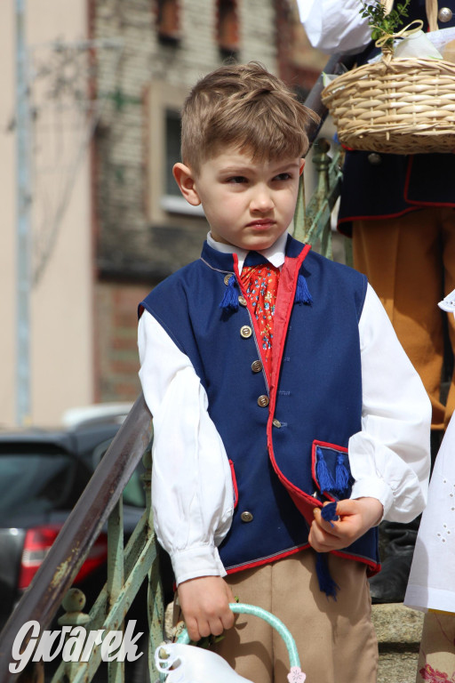 Tak to robi Radzionków. Święcenie pokarmów w śląskich strojach