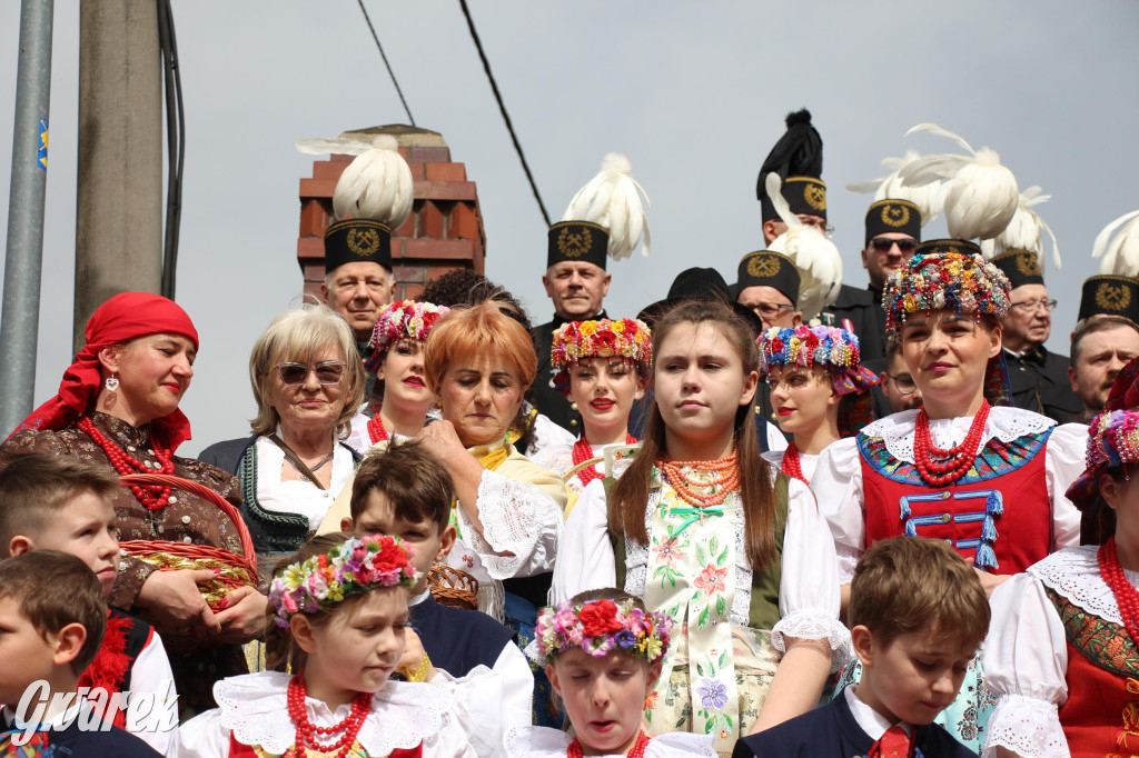 Tak to robi Radzionków. Święcenie pokarmów w śląskich strojach