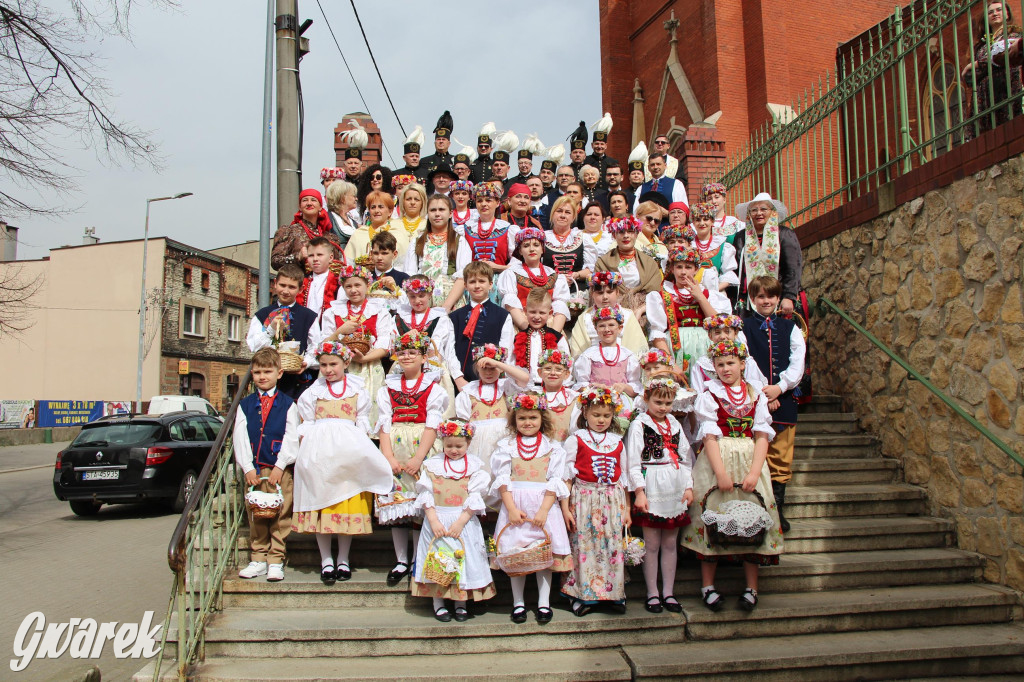 Tak to robi Radzionków. Święcenie pokarmów w śląskich strojach
