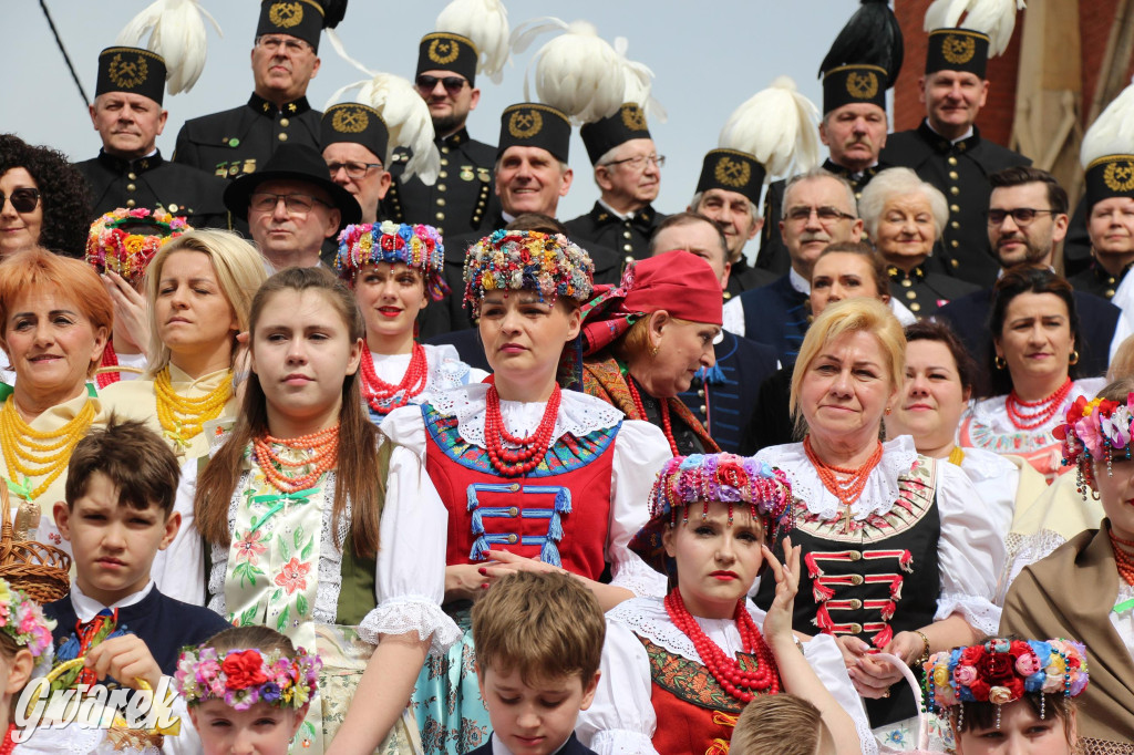 Tak to robi Radzionków. Święcenie pokarmów w śląskich strojach