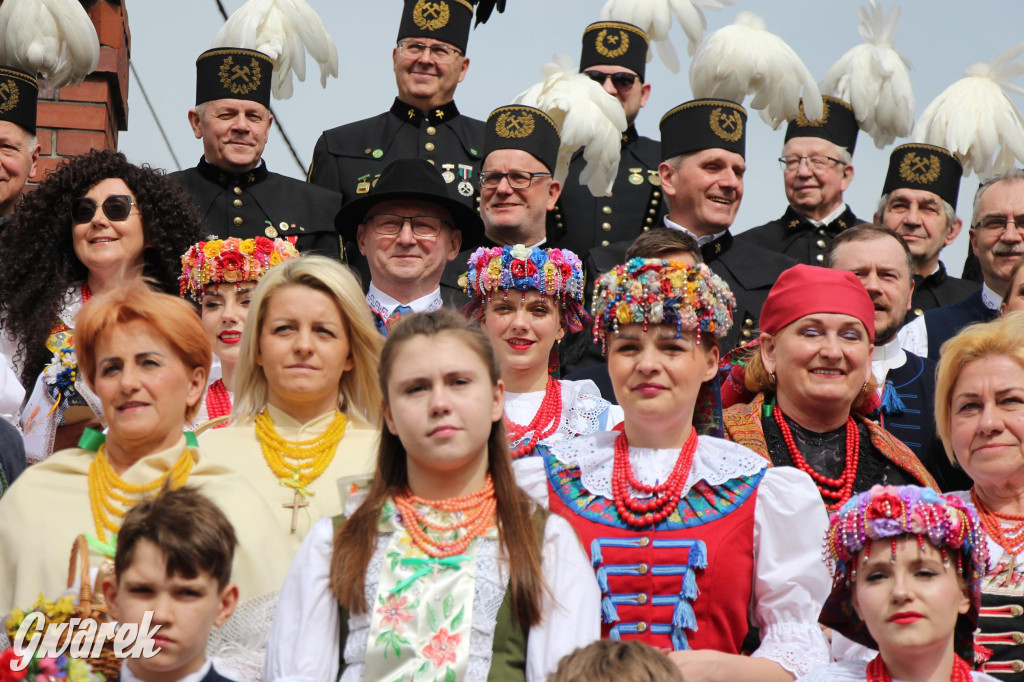 Tak to robi Radzionków. Święcenie pokarmów w śląskich strojach