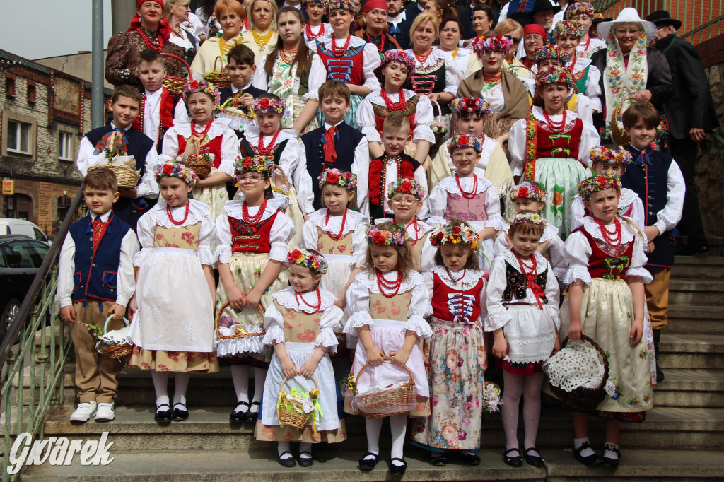Tak to robi Radzionków. Święcenie pokarmów w śląskich strojach