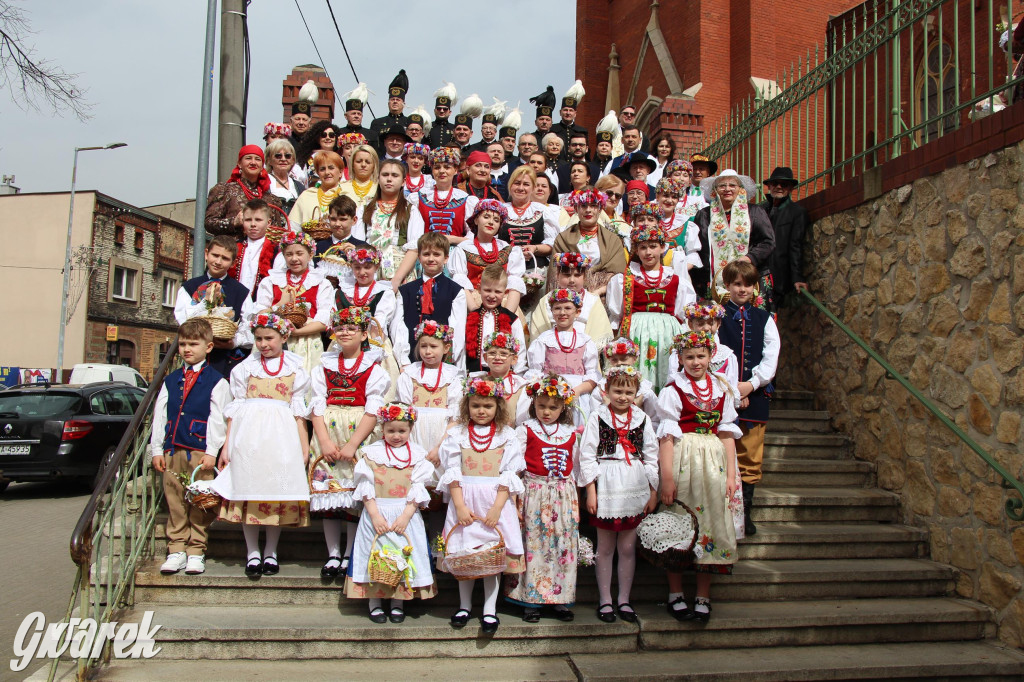 Tak to robi Radzionków. Święcenie pokarmów w śląskich strojach