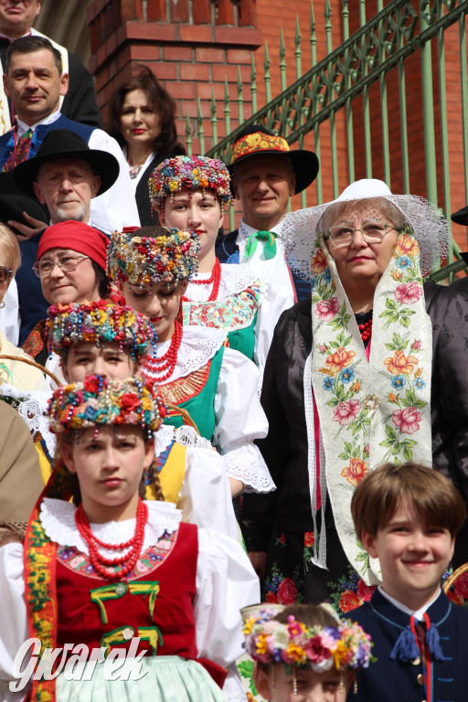 Tak to robi Radzionków. Święcenie pokarmów w śląskich strojach