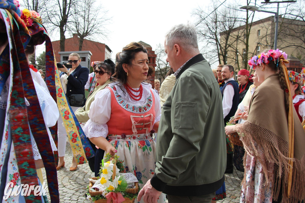 Tak to robi Radzionków. Święcenie pokarmów w śląskich strojach