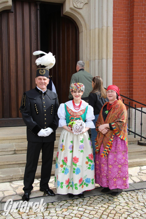 Tak to robi Radzionków. Święcenie pokarmów w śląskich strojach