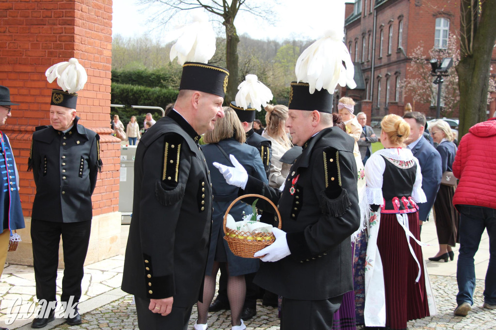 Tak to robi Radzionków. Święcenie pokarmów w śląskich strojach