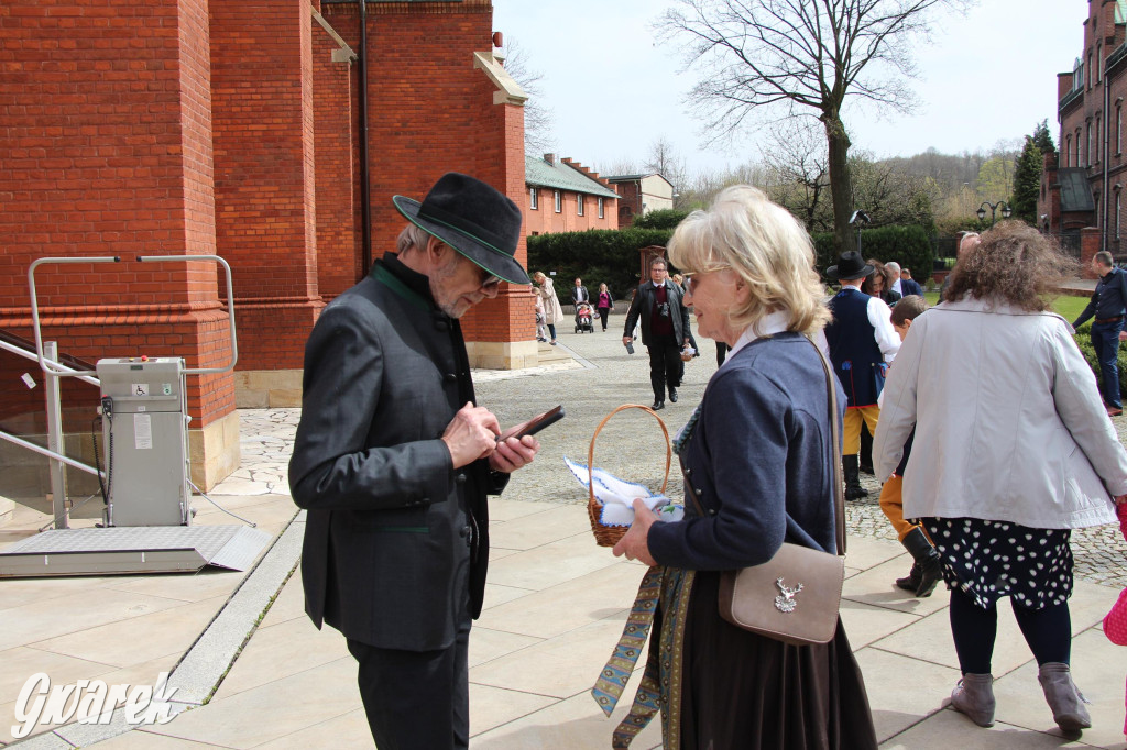Tak to robi Radzionków. Święcenie pokarmów w śląskich strojach
