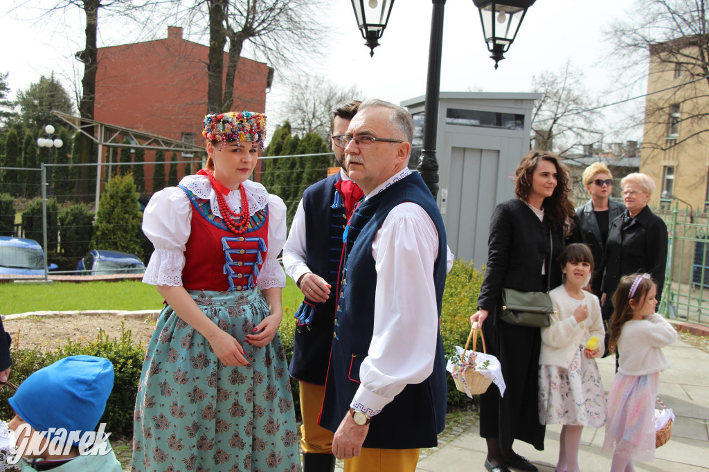 Tak to robi Radzionków. Święcenie pokarmów w śląskich strojach