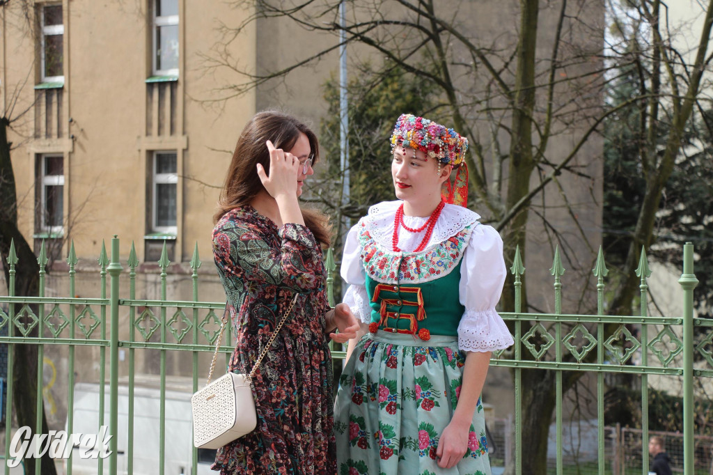 Tak to robi Radzionków. Święcenie pokarmów w śląskich strojach