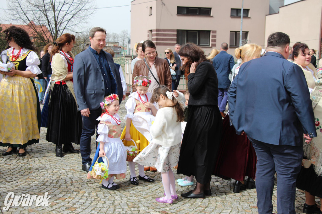 Tak to robi Radzionków. Święcenie pokarmów w śląskich strojach