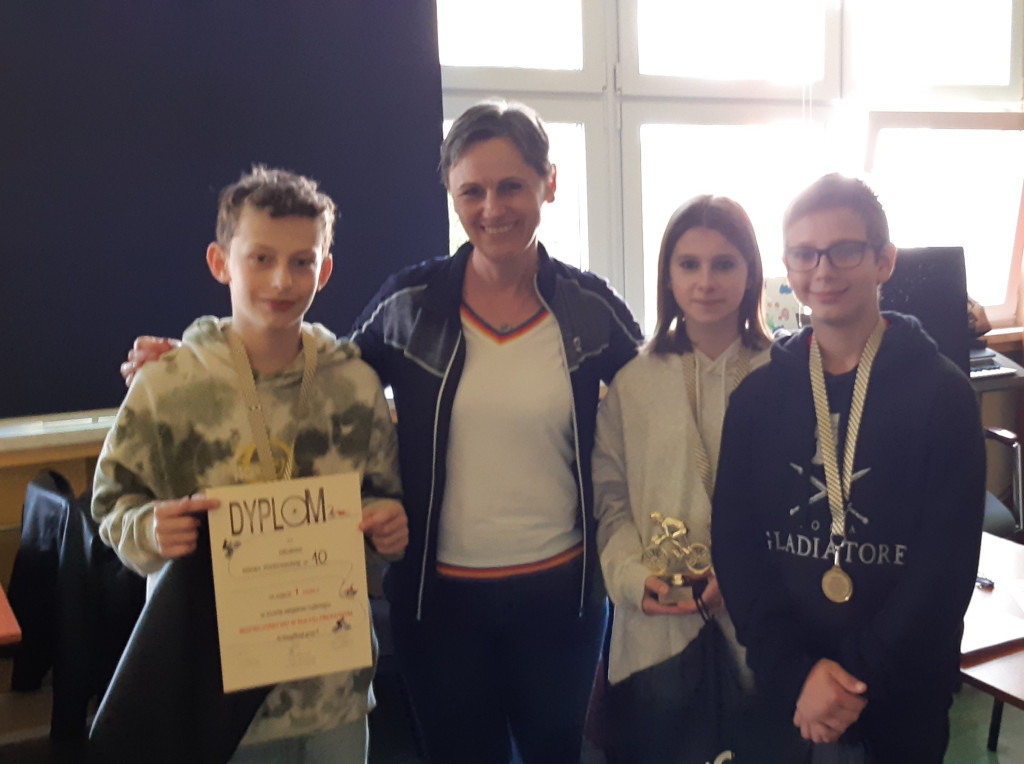 Awansowali uczniowie z Dziewiątki, Dziesiątki  i...[FOTO]